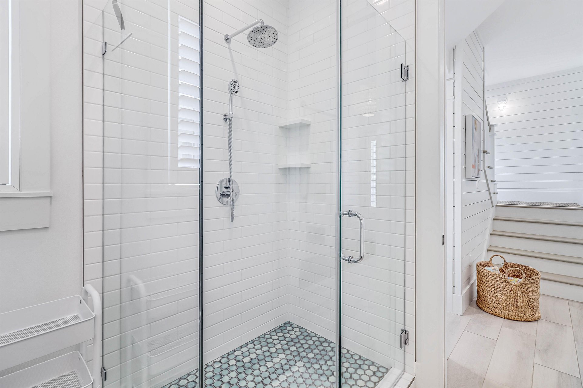 Hall Bathroom, 1st Floor