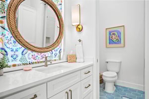 King Bathroom, 2nd Floor