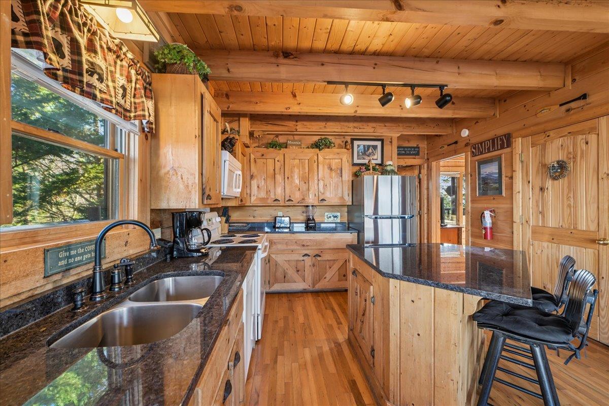 32Kitchen
