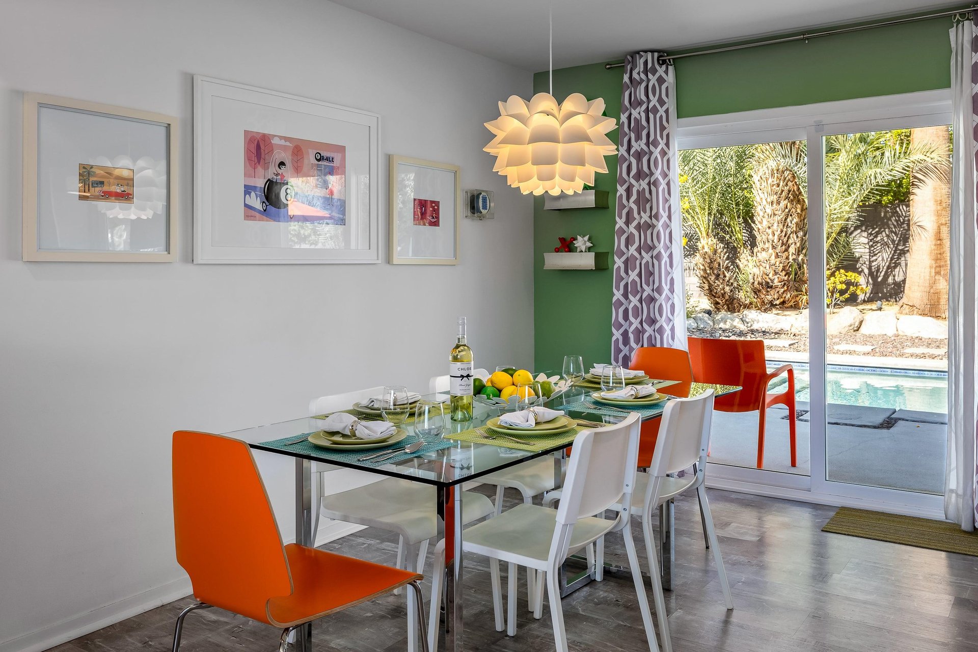 Indoor dining for 6