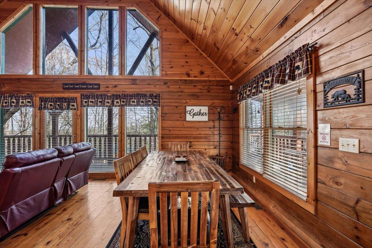 19Dining Area