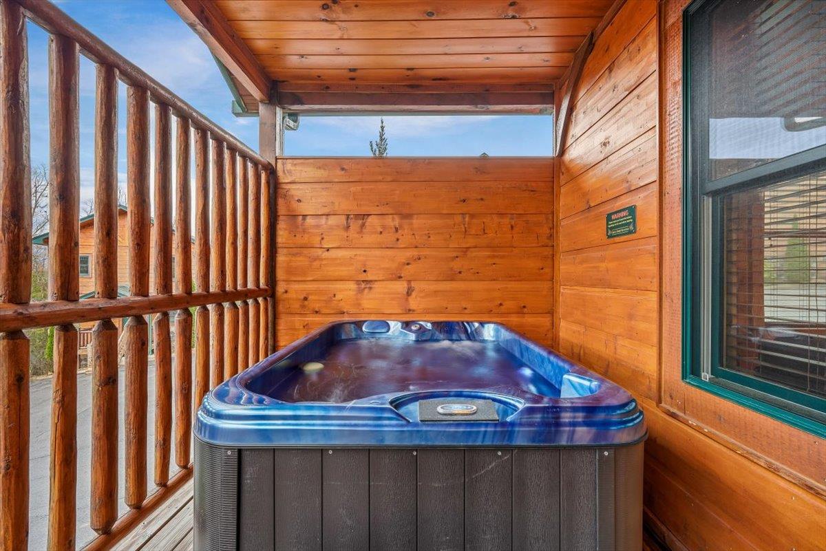 23Hot Tub