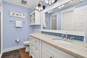 Primary King Bathroom, 1st Floor