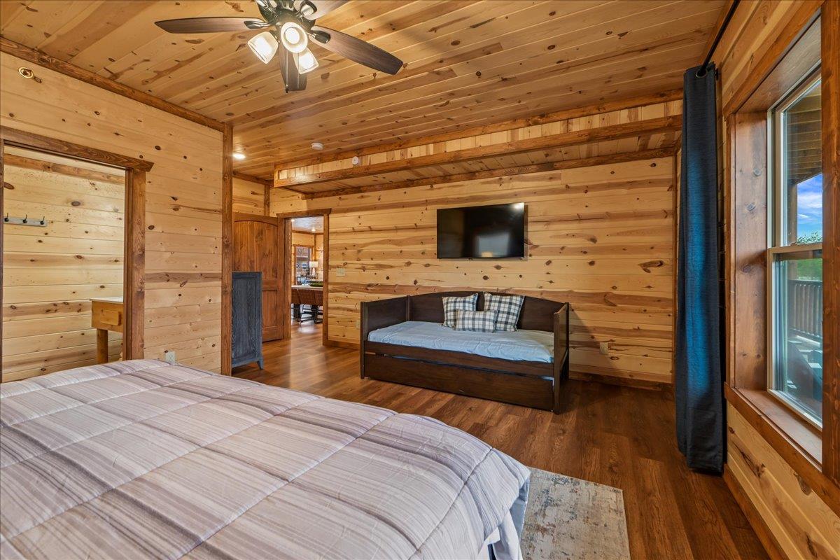 142Primary Bedroom