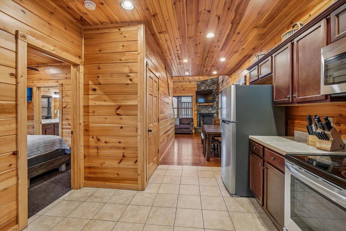 16Kitchen