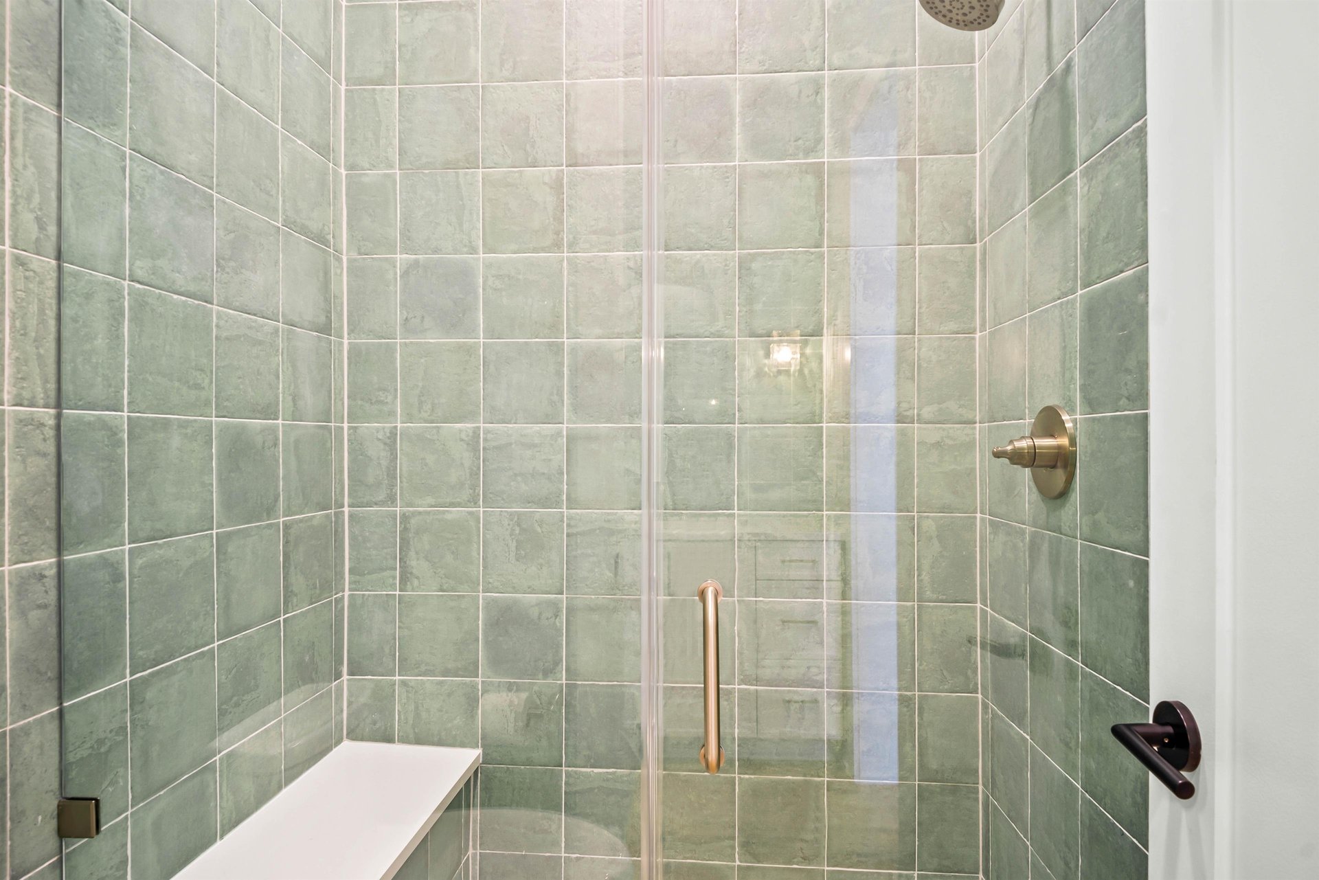 2nd Queen Bathroom, 1st Floor