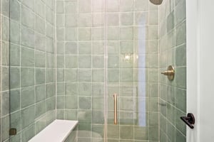 2nd Queen Bathroom, 1st Floor