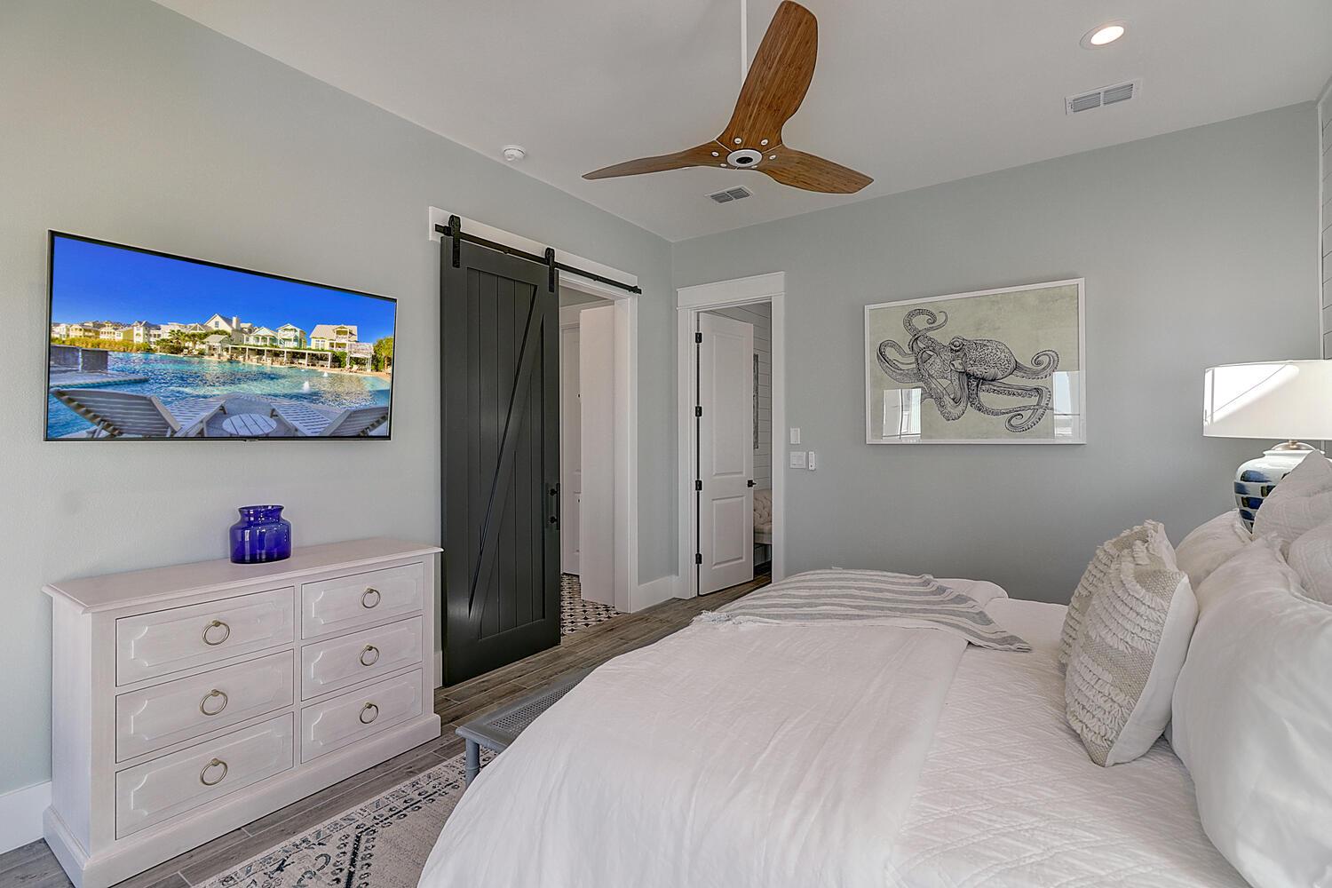 2nd Floor King Master Suite