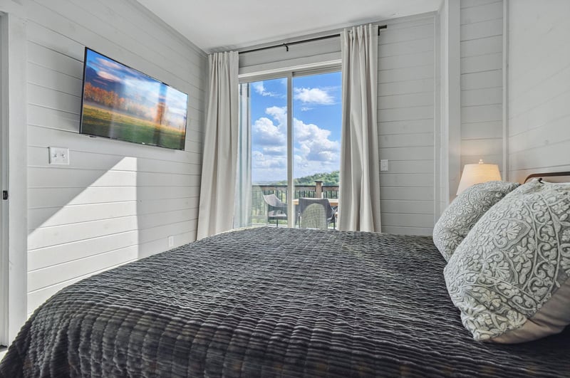 queen bed with balcony access