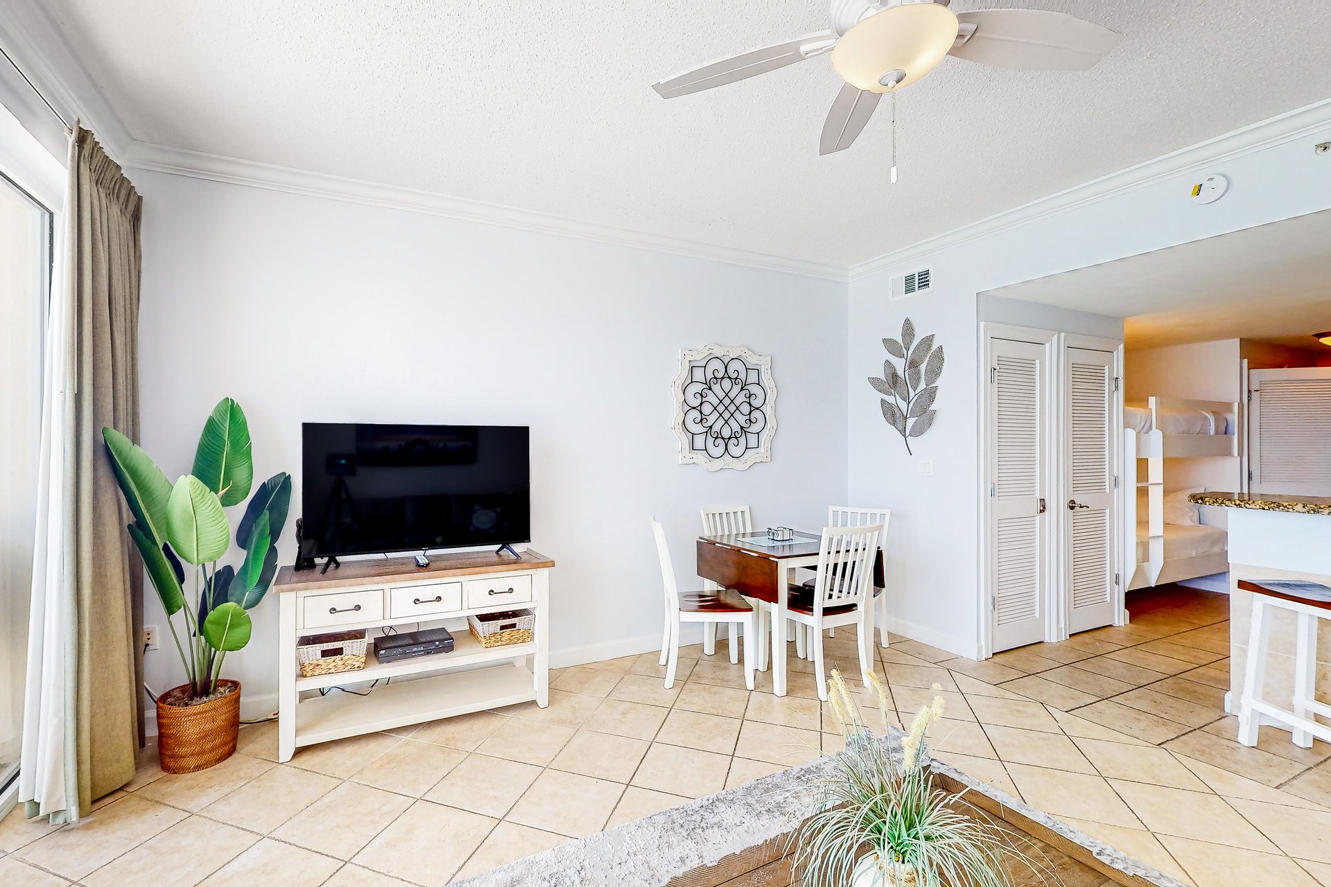 Boardwalk Condos, 906C 5