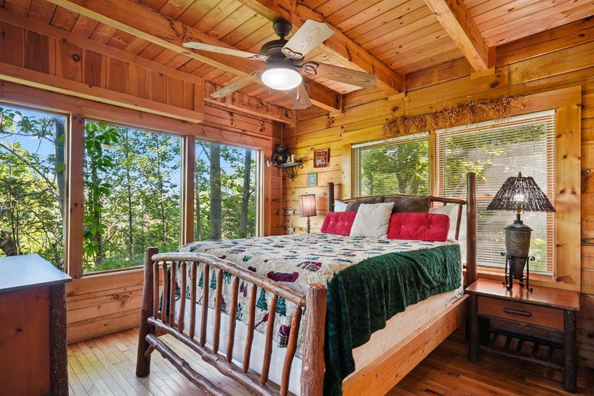 15Primary Bedroom