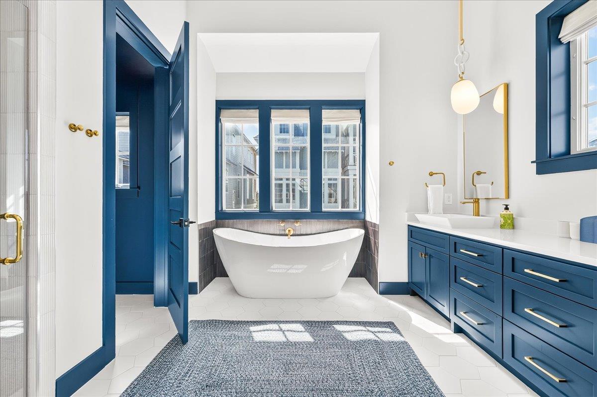 Primary King Ensuite, 2nd Floor