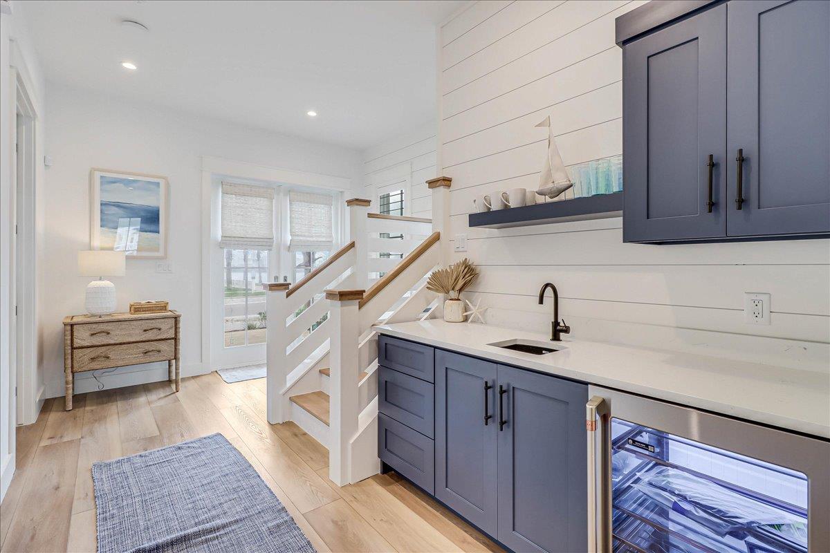 Foyer and Hallway Bar, 1st Floor