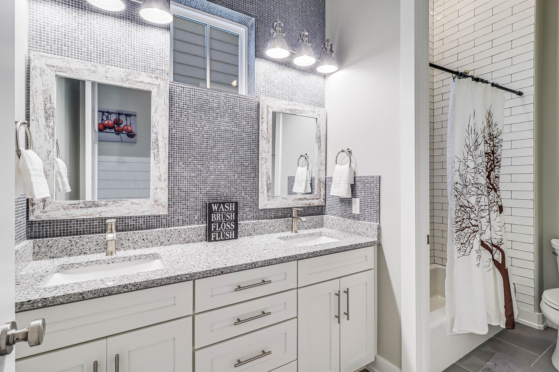 2nd Floor, Shared Bathroom