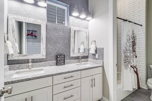 2nd Floor, Shared Bathroom