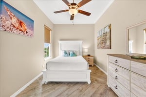 2nd Floor, Queen Bedroom