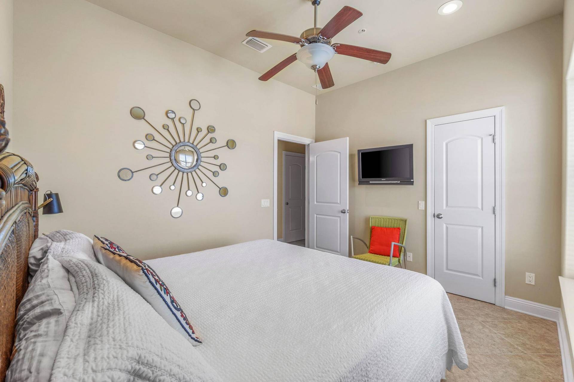 Guest Bedroom 2 King 3rd Floor