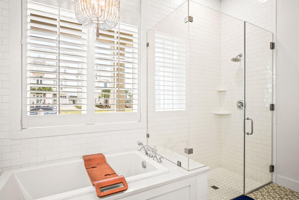 Second King Bathroom, 1st Floor