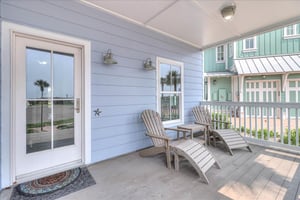 Front Porch, 1st Floor