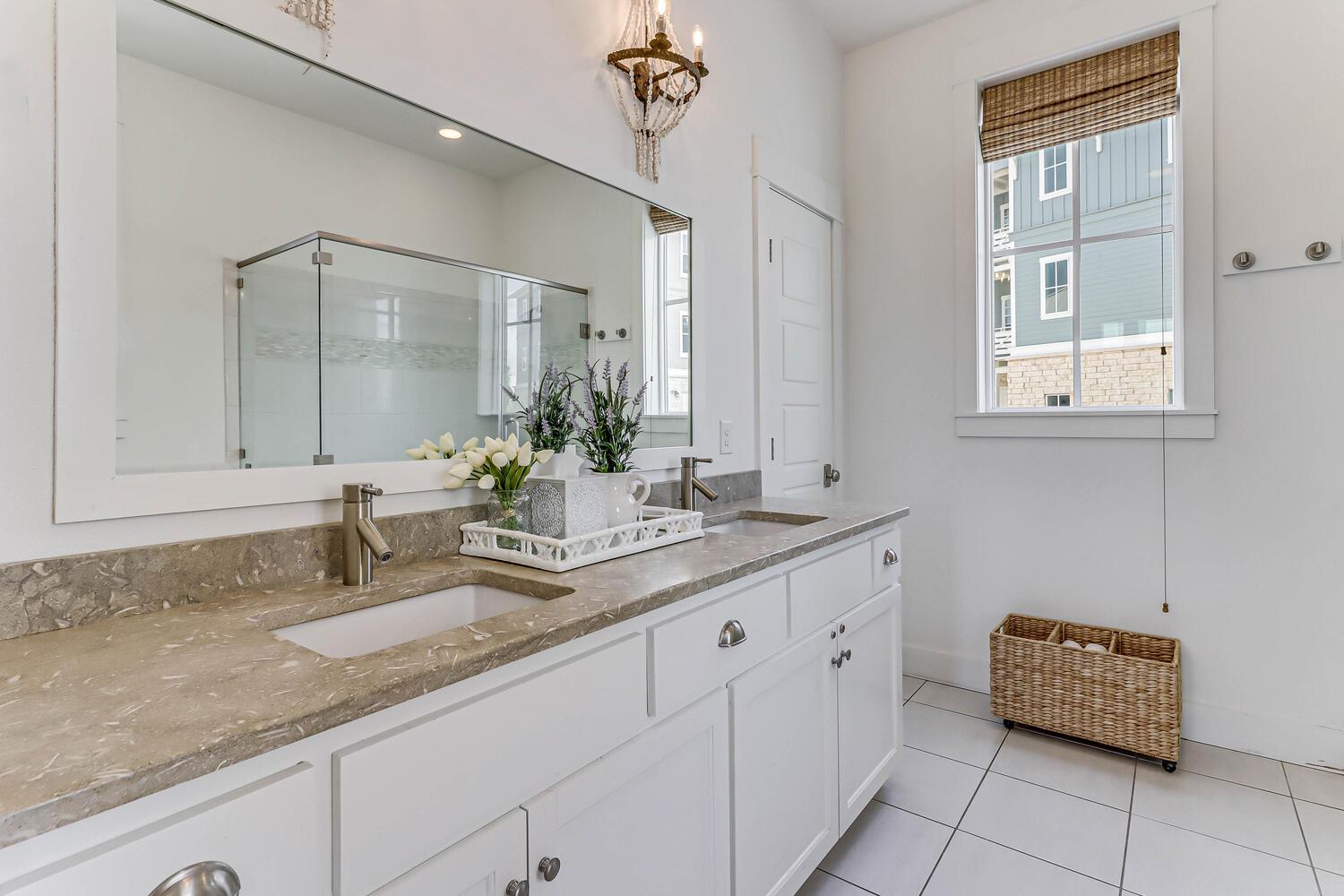 Primary King Suite Bathroom, 1st Floor