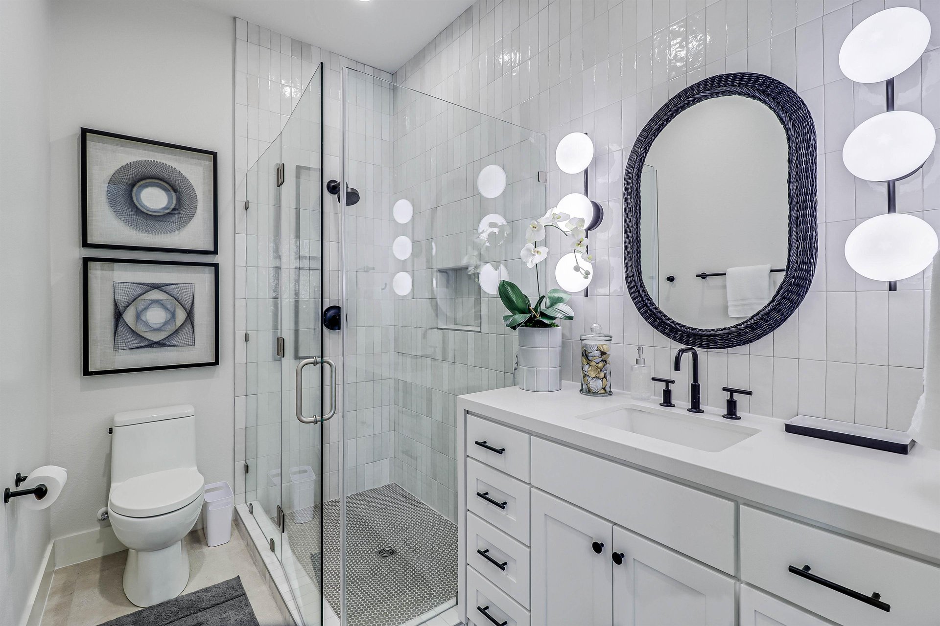 Third King Bathroom, 1st Floor