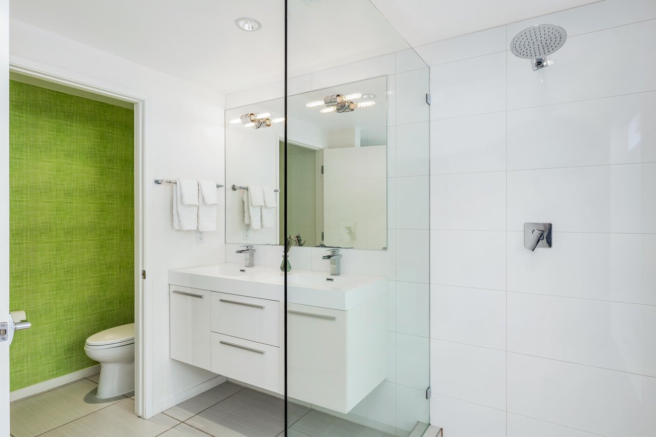 Guest shower with waterfall feature