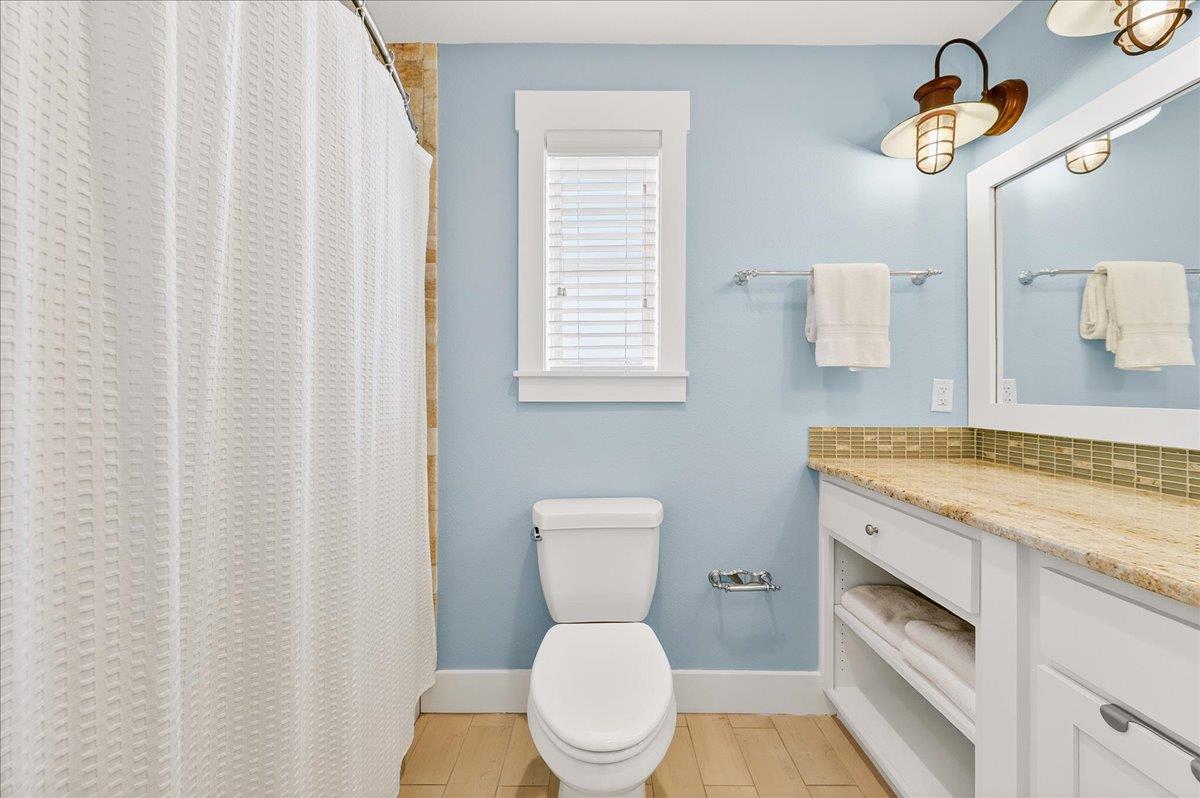 1st Floor, Shared Bathroom