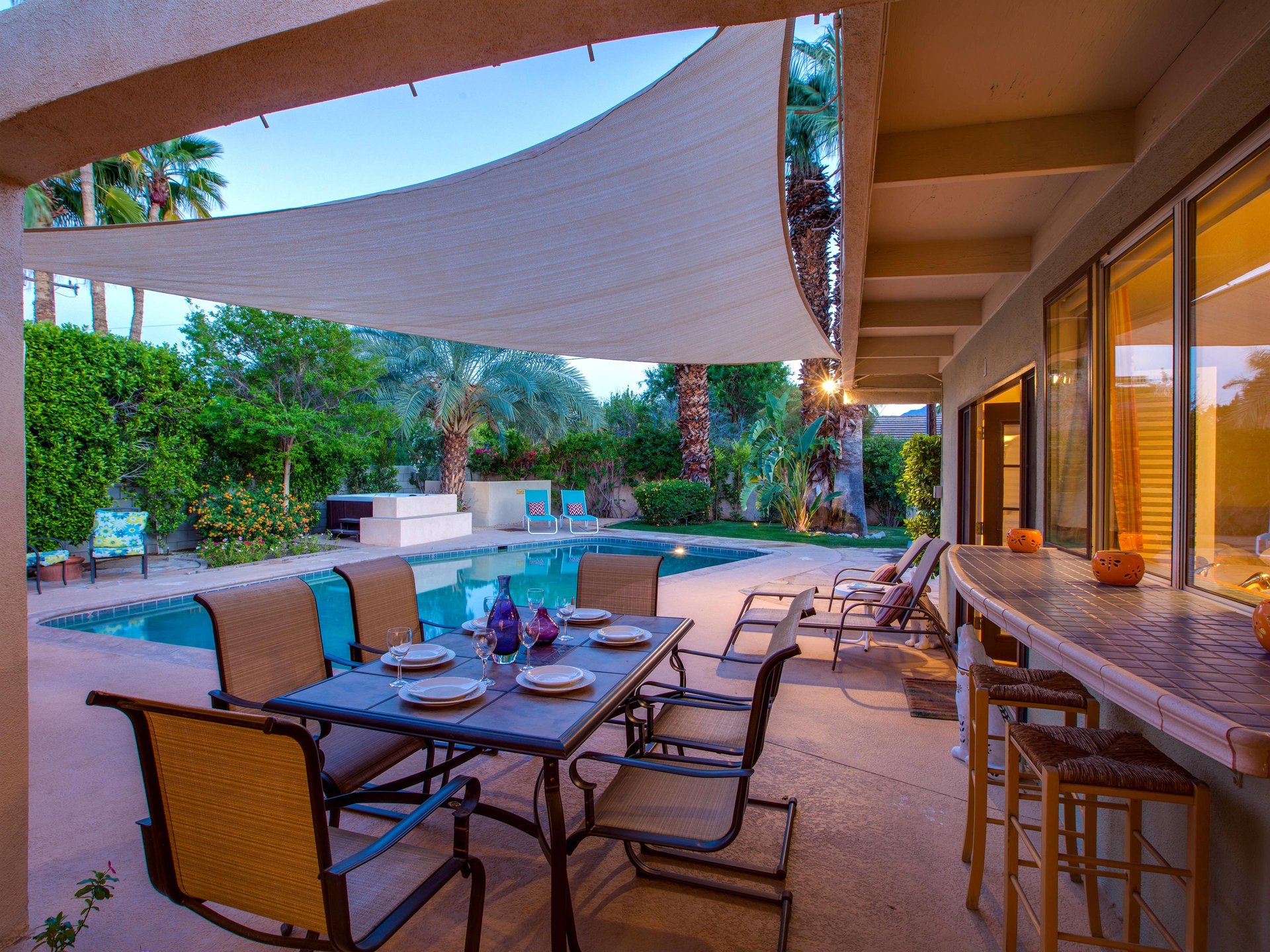 Alfresco dining