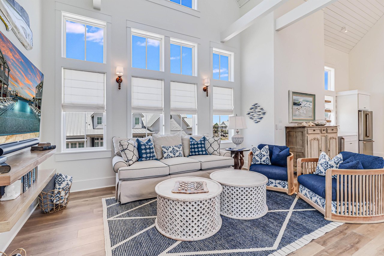 Main Living Area, 3rd Floor