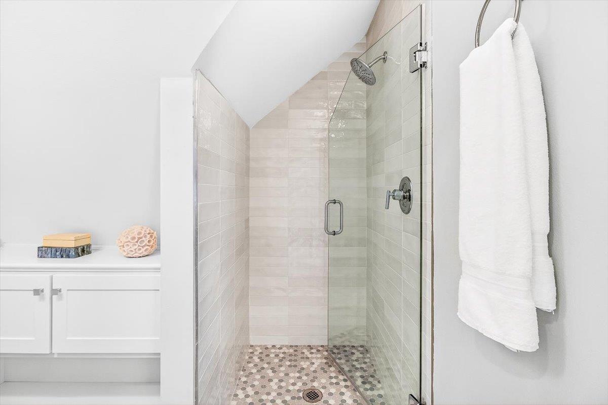 Bunk Bathroom, 2nd Floor