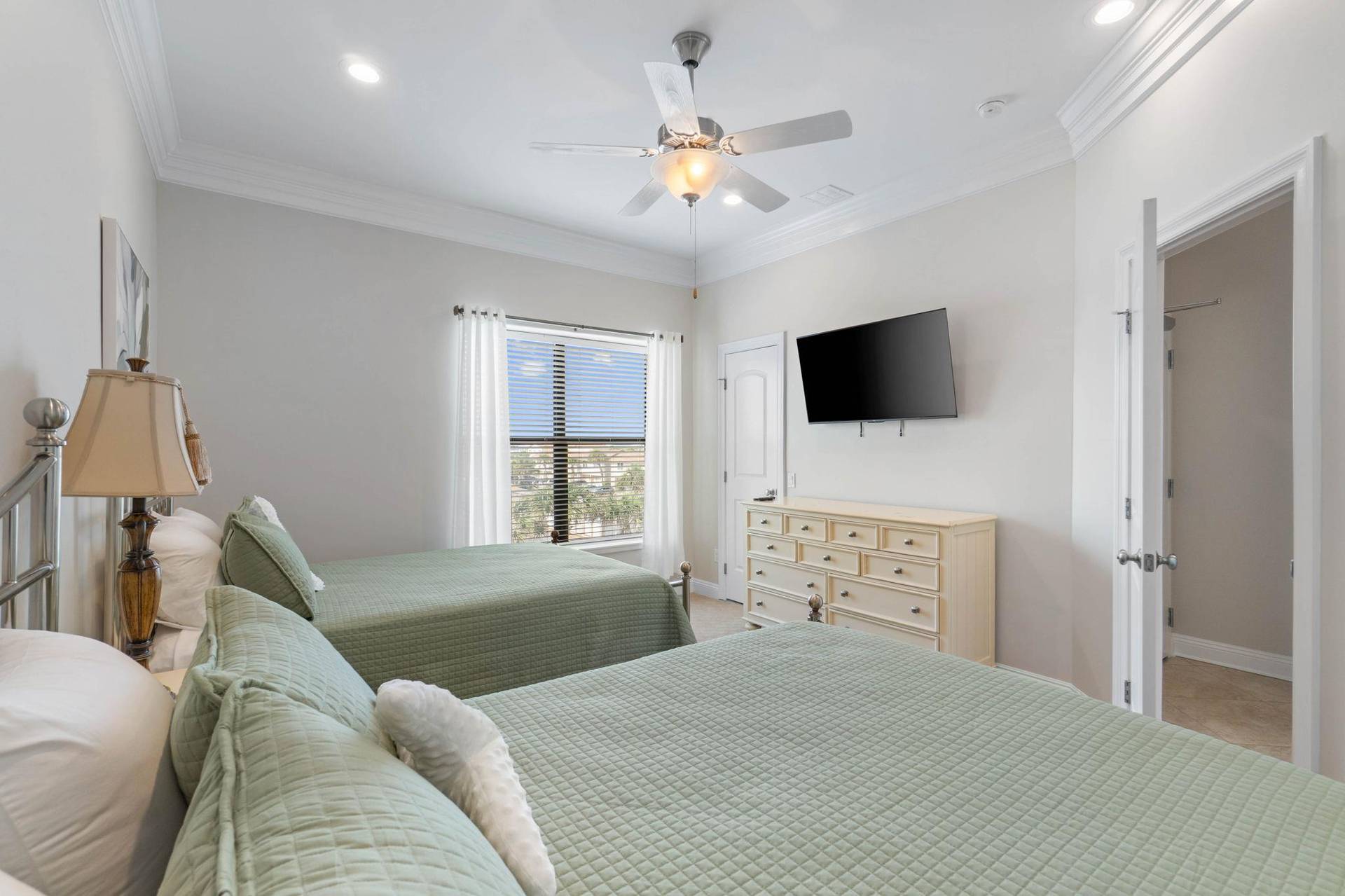 3rd Floor Guest Bedroom 2 2 Queens