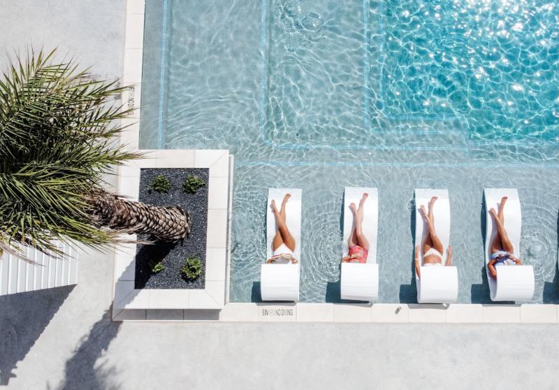 poolside at cinnamon shore