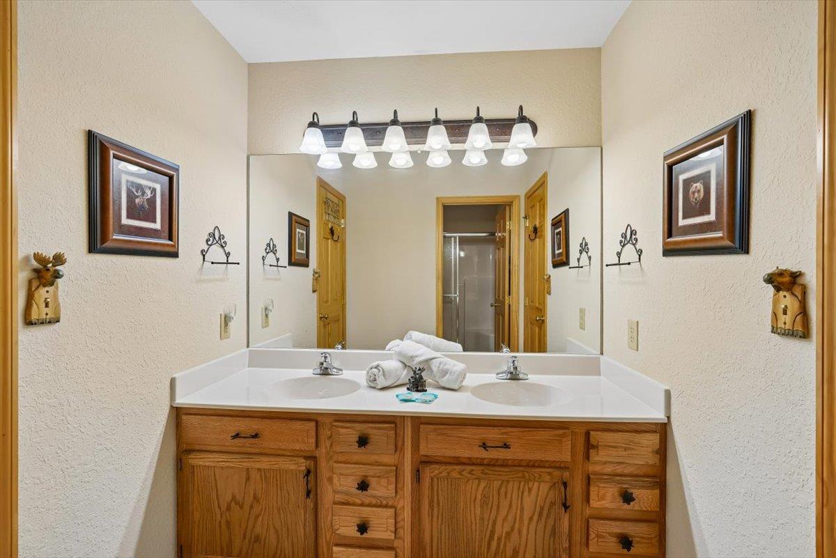 056Vanity