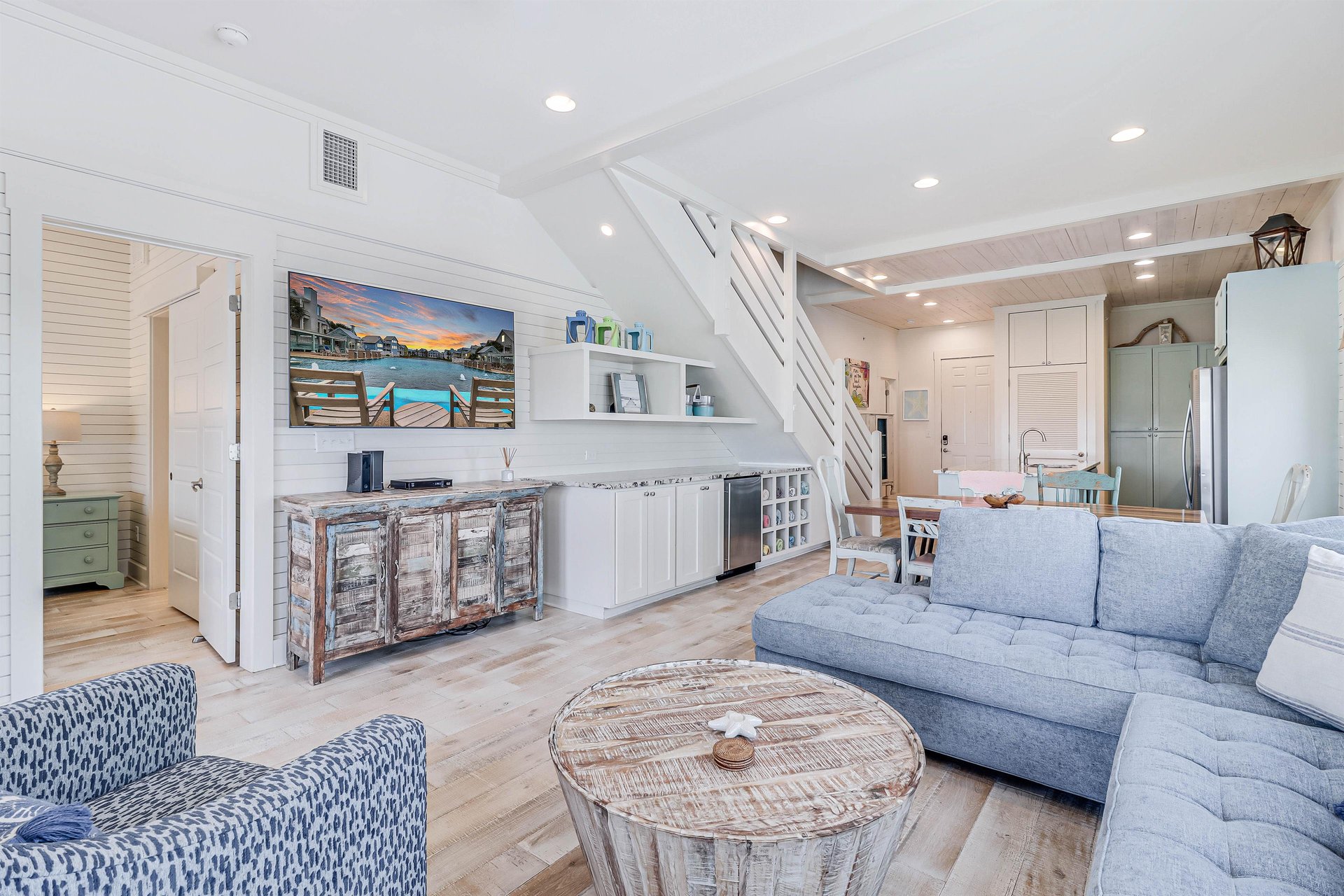 Living Area, 1st Floor