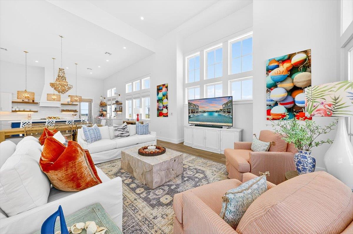 2nd Floor, Primary Living Room