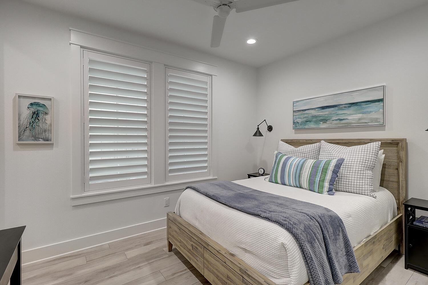 Back Queen Bedroom,1st Floor