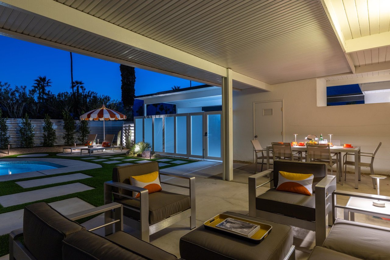 Al fresco evening dining