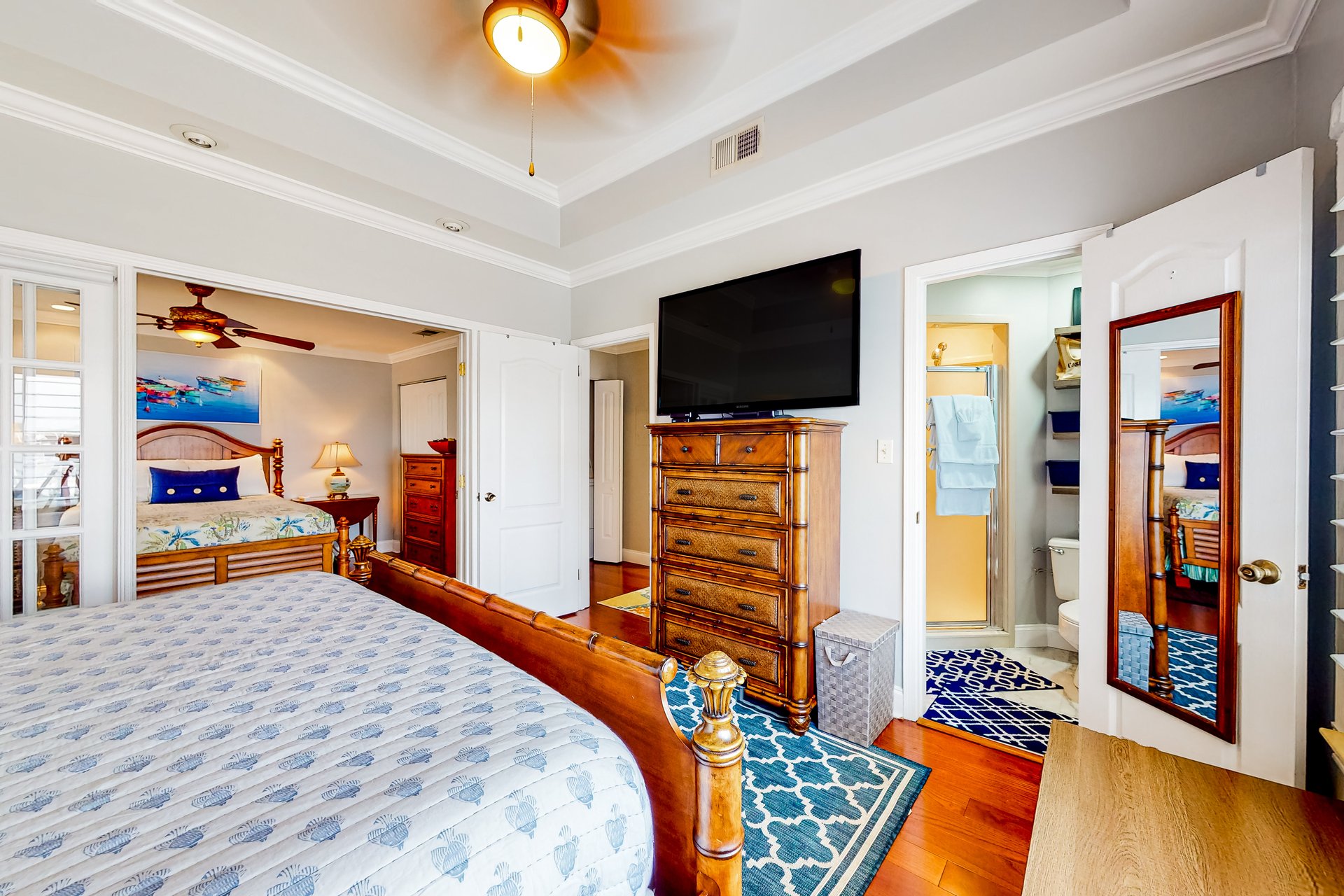 Sun King Yacht Club 2C 16