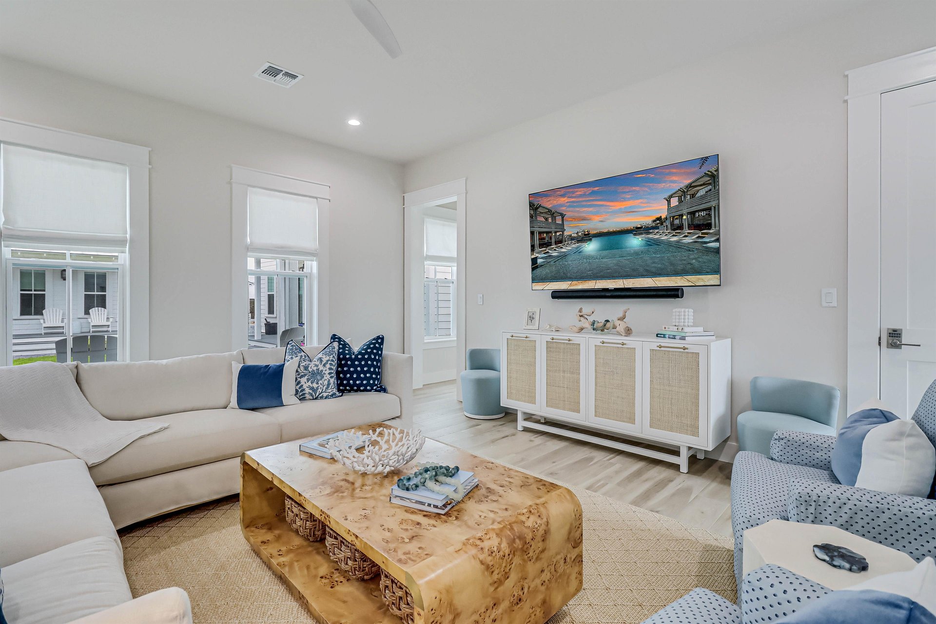 Living Area, 1st Floor