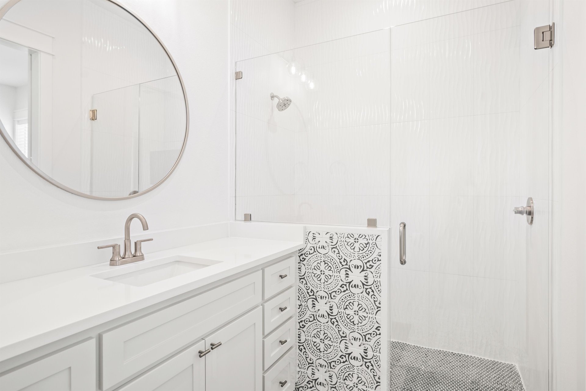 Ensuite Queen Bathroom, 1st Floor