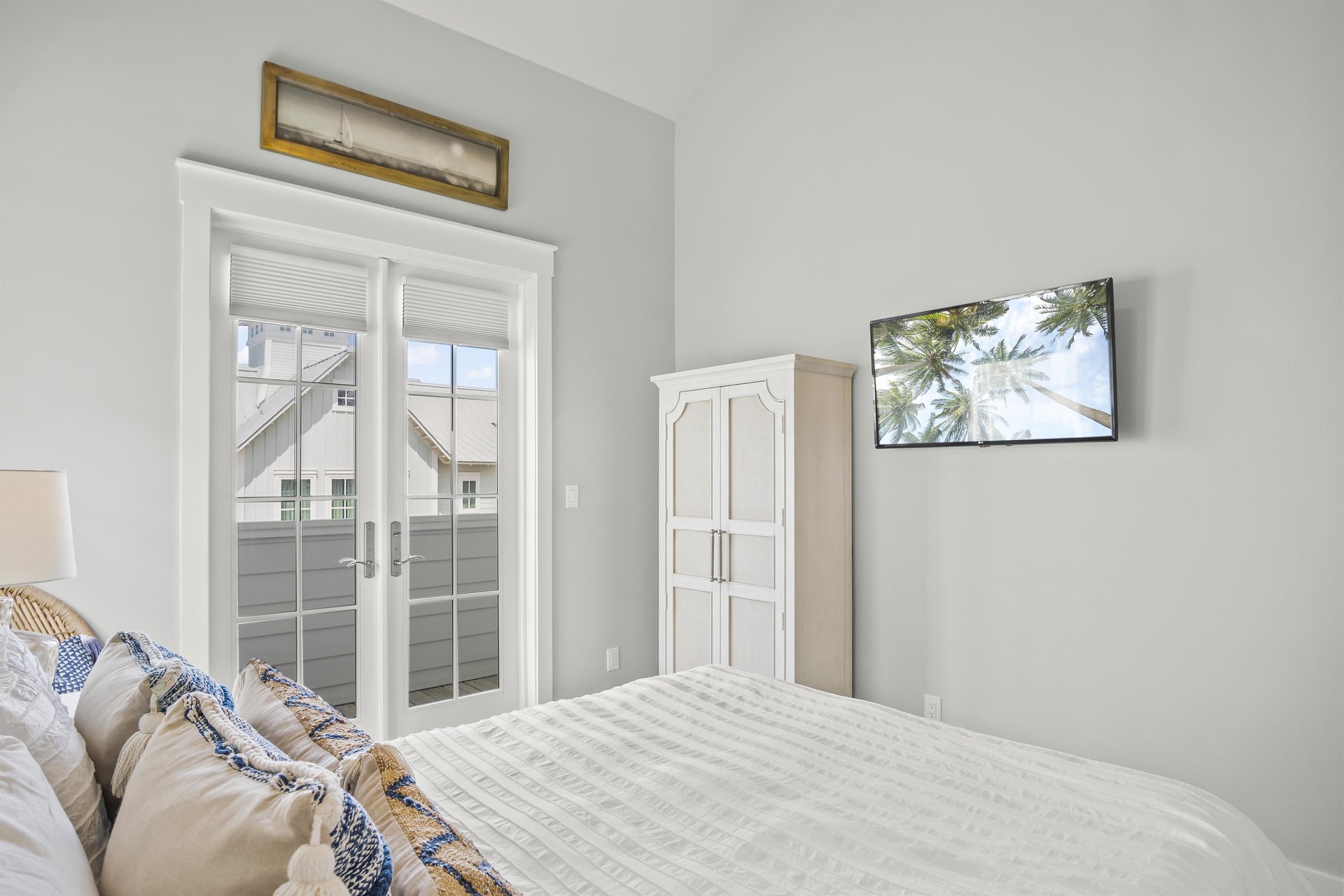 2nd Floor, Queen Bedroom