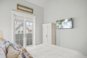 2nd Floor, Queen Bedroom