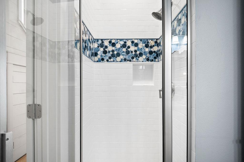 Shared Bathroom, 1st Floor