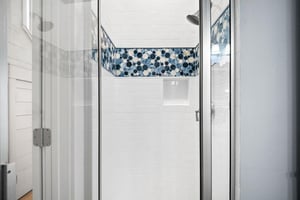 Shared Bathroom, 1st Floor