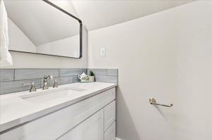 3rd Floor, King Bathroom