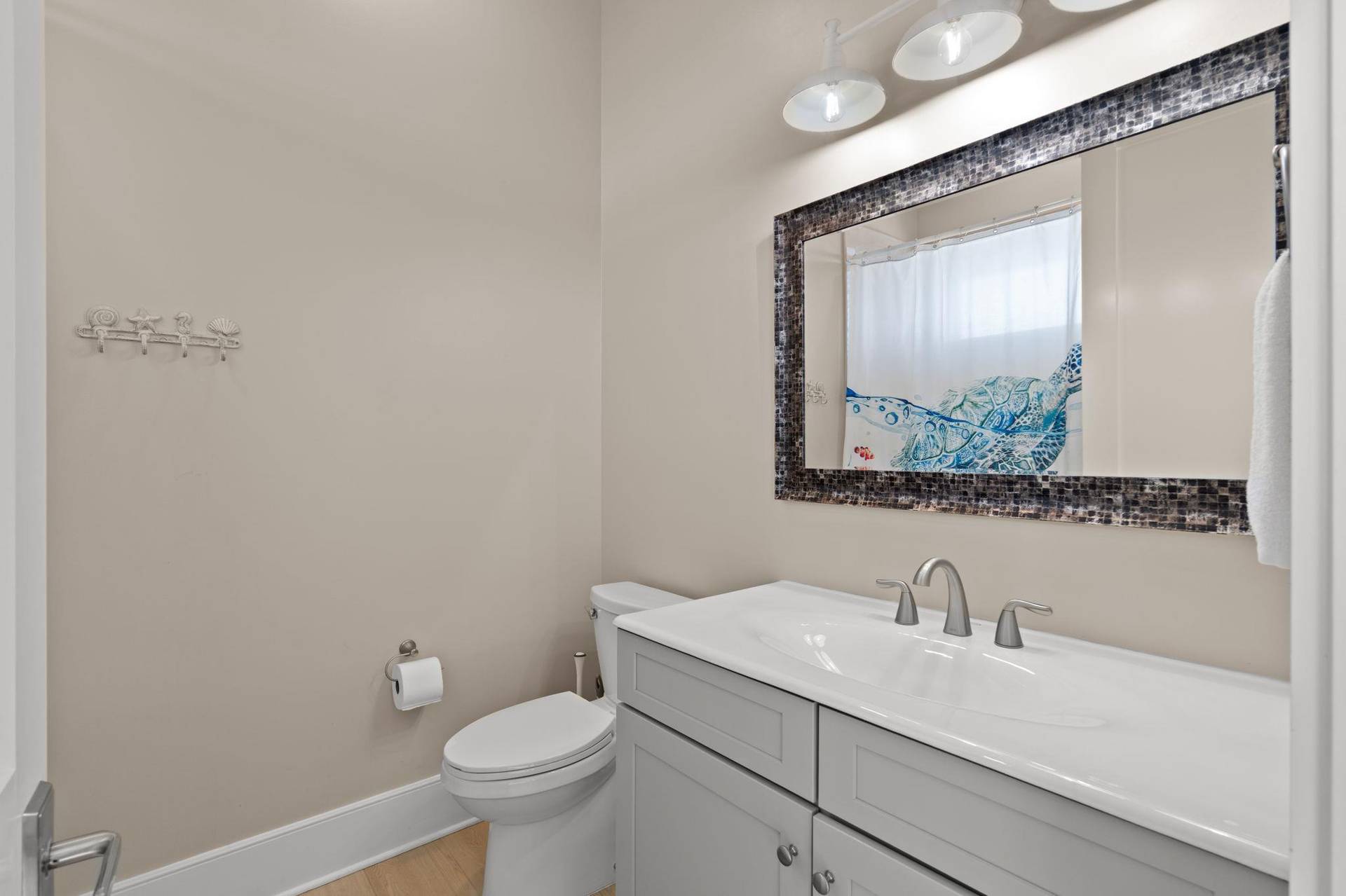 Guest Bathroom 3