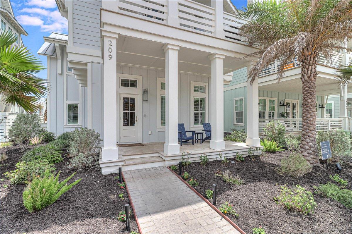 1st Floor, Front Porch