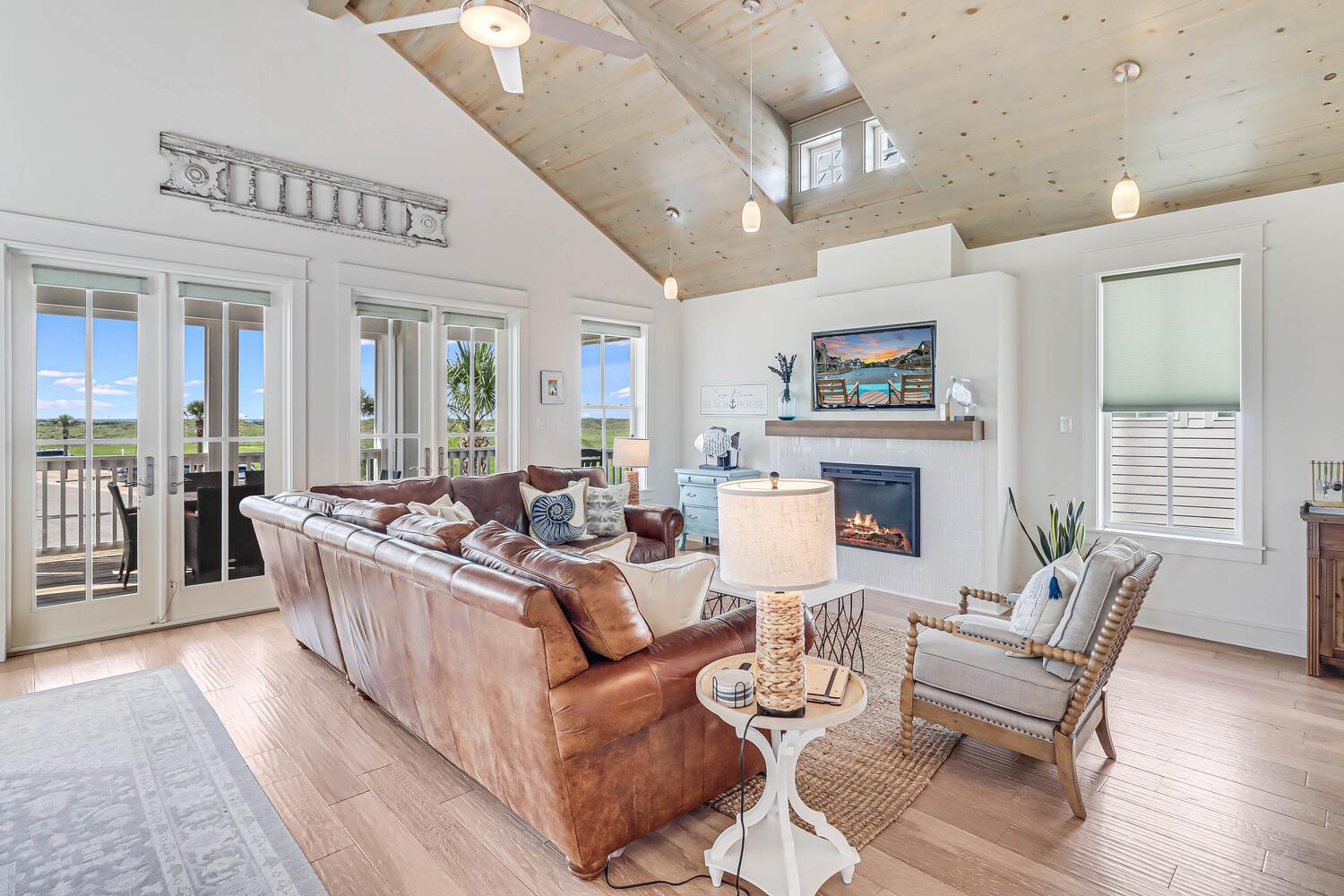 Main Living Area, 2nd Floor