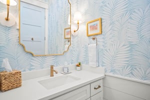 Hall Bath off Queen Bedroom, 2nd Floor