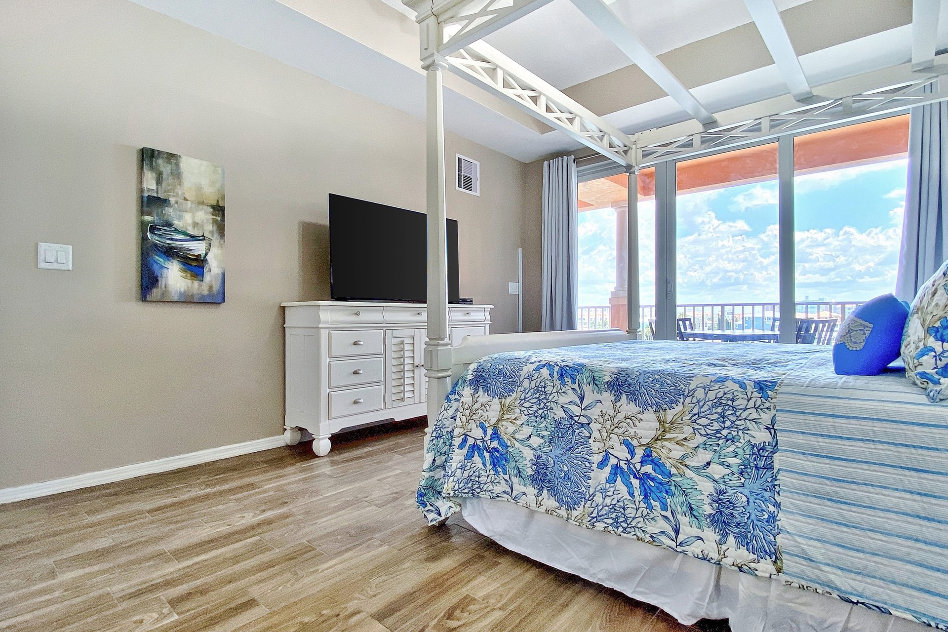 Harborview Grande 404 13